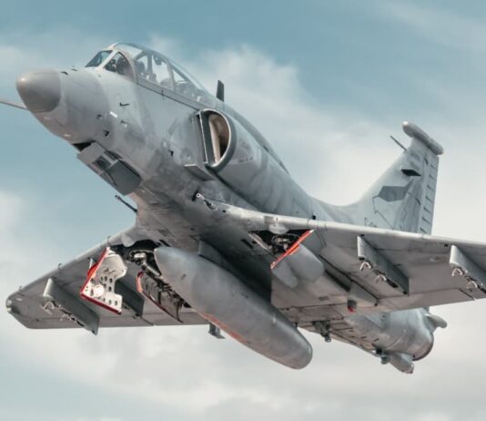 Regresa al servicio del Sdarm O/A-4AR Fighthinghawk